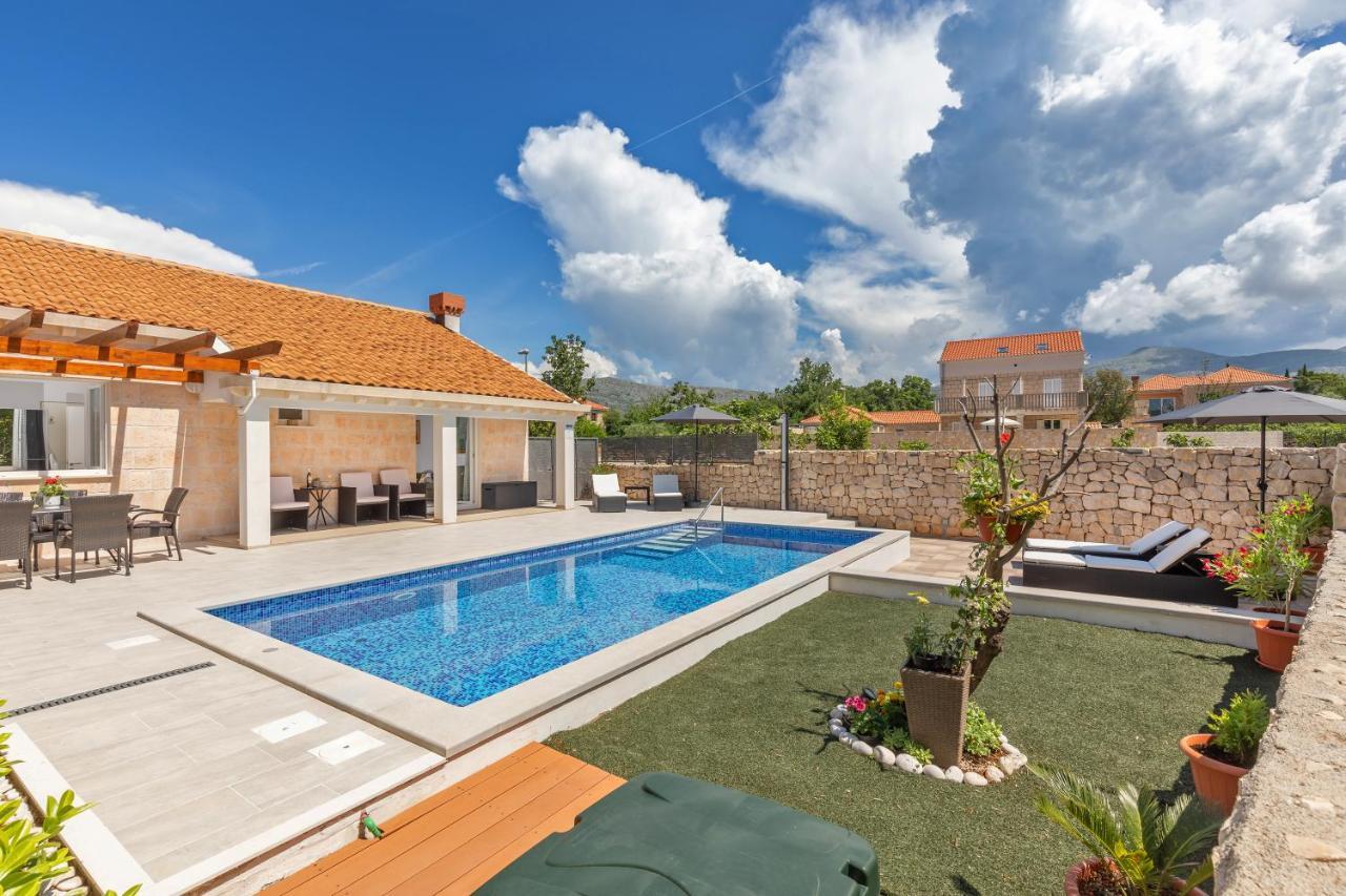Apartment Holiday Home Doma, Cilipi Near Dubrovnik Exterior photo